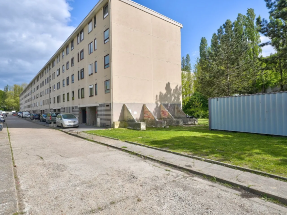 Appartement familial à Clichy-sous-Bois avec 3 chambres et parking