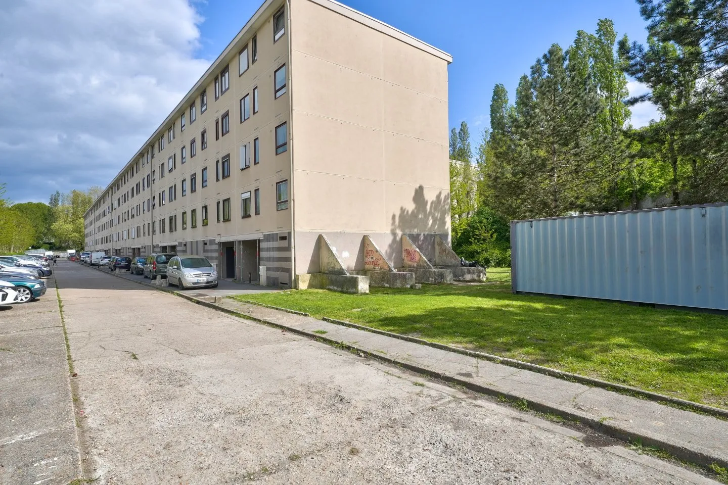 Appartement familial à Clichy-sous-Bois avec 3 chambres et parking 