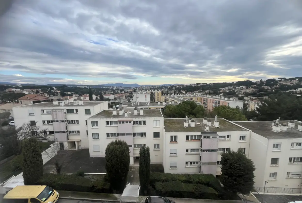 Appartement T3 au dernier étage, vue dégagée à Les Pennes-Mirabeau 