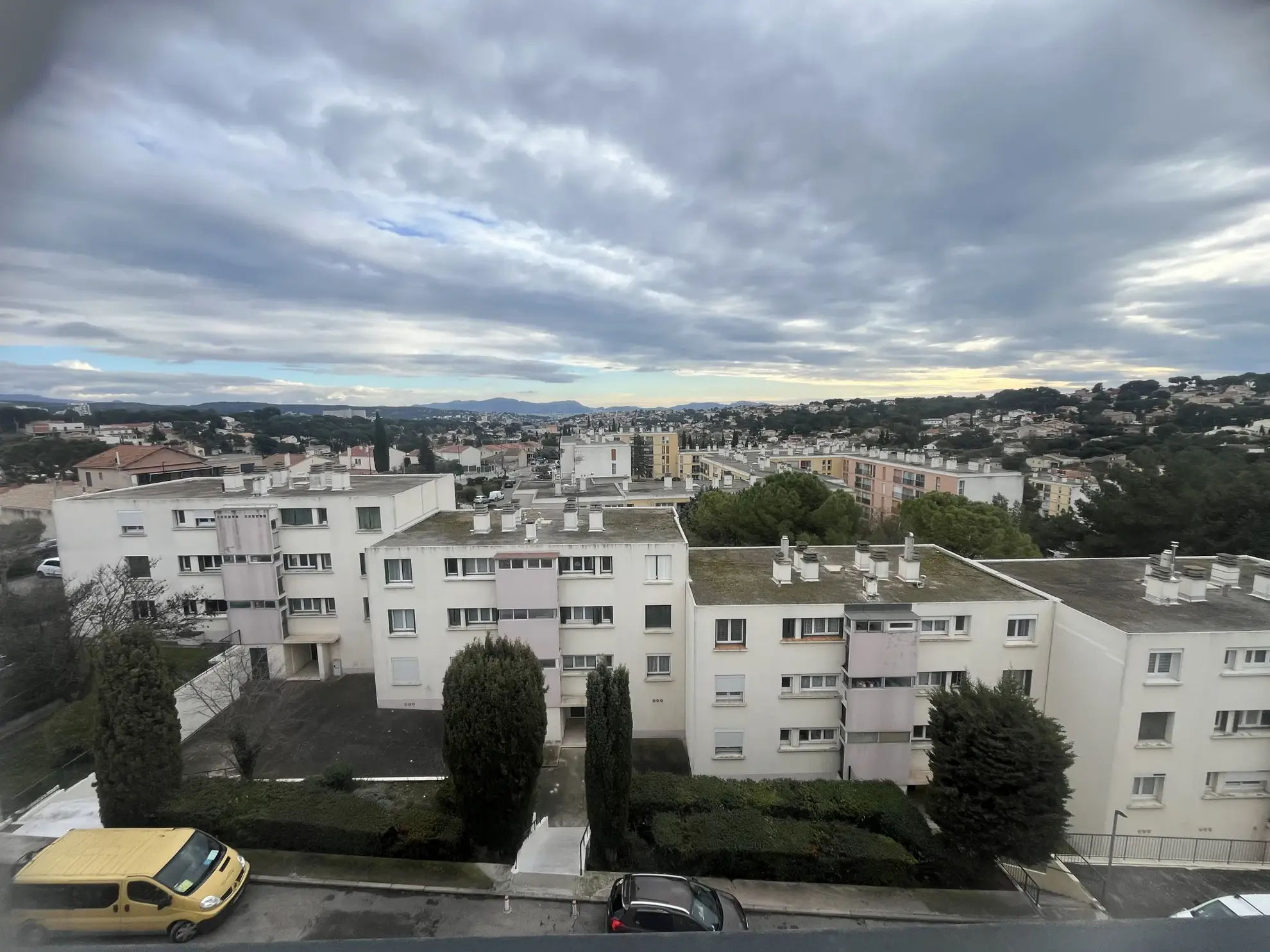 Appartement T3 au dernier étage, vue dégagée à Les Pennes-Mirabeau 