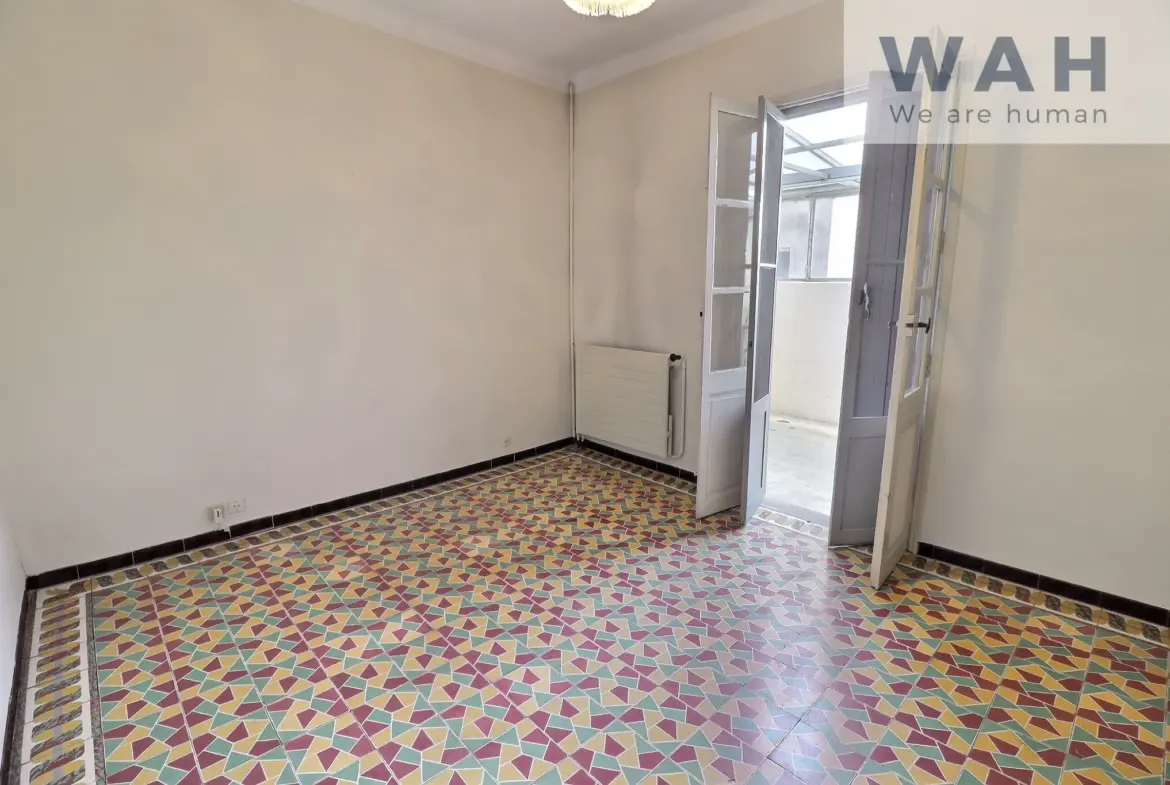 Maison de ville 140 m² à vendre à Lunel - 6 pièces avec cour 