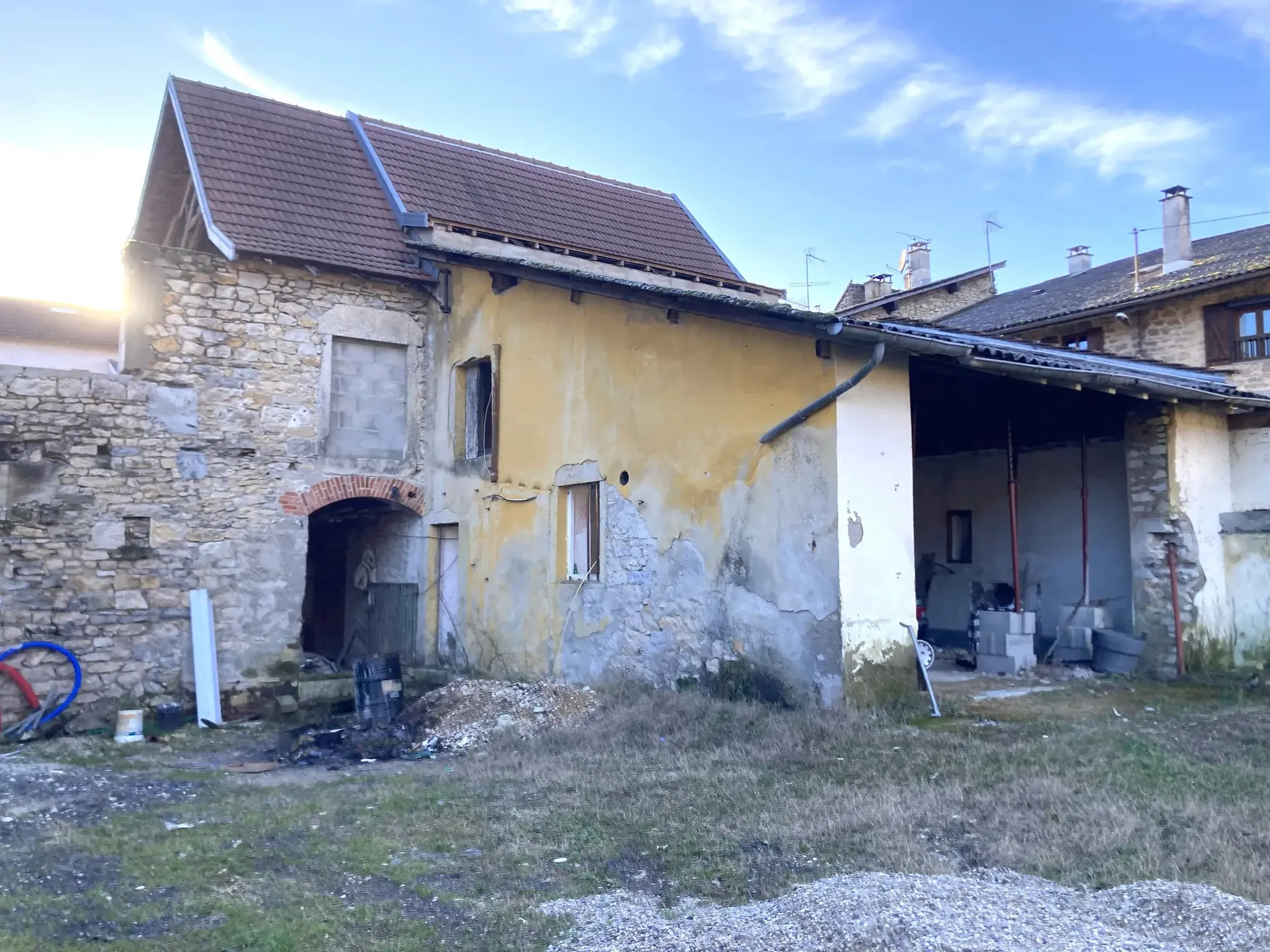 Grange à rénover à Sault Brenaz sur 475 m² 