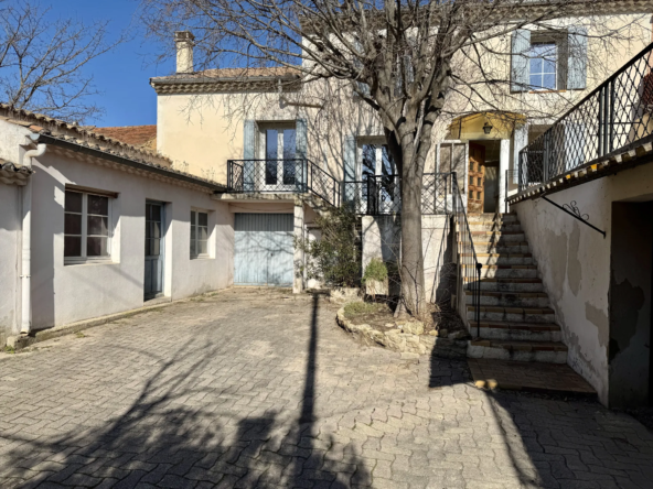 Maison à vendre à Sérignan-Du-Comtat avec 3 chambres et terrasse