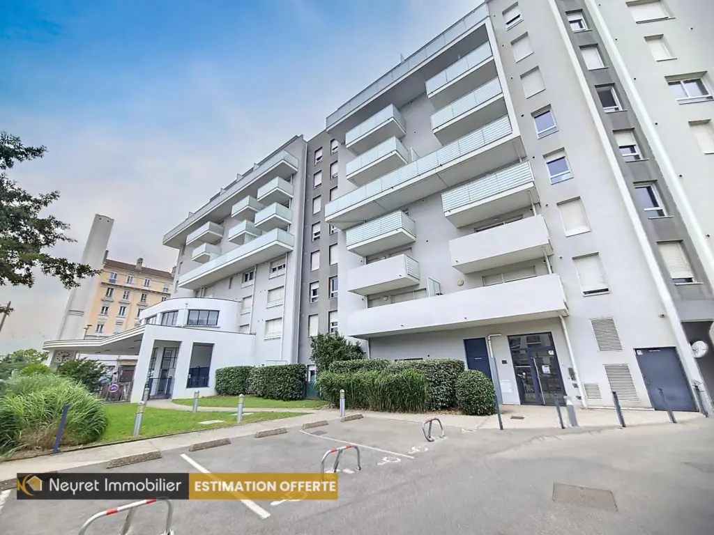 Appartement T2 lumineux en rez-de-jardin à Lyon 7ème avec garage