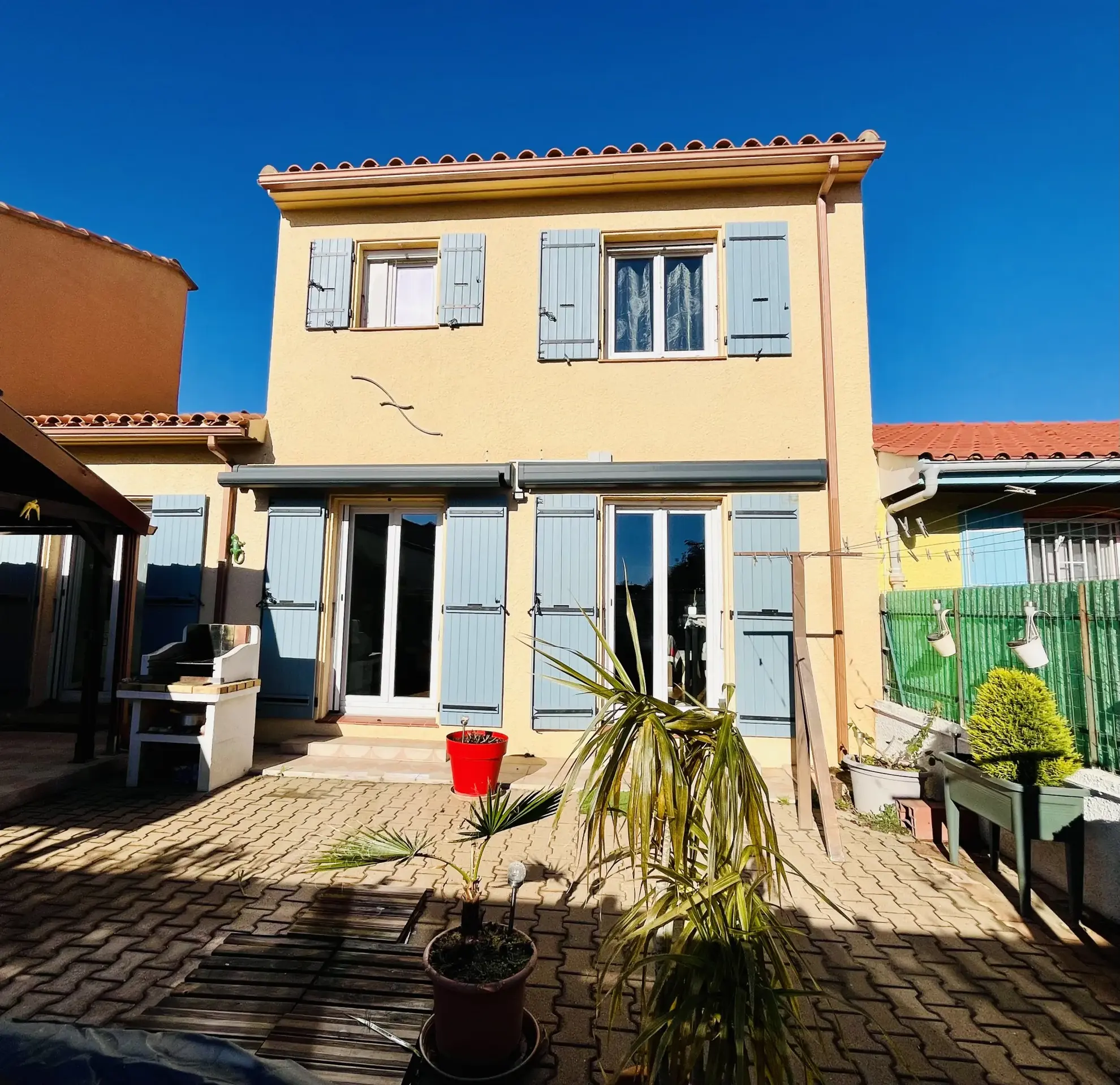 Maison familiale avec terrasse et garage à Perpignan 