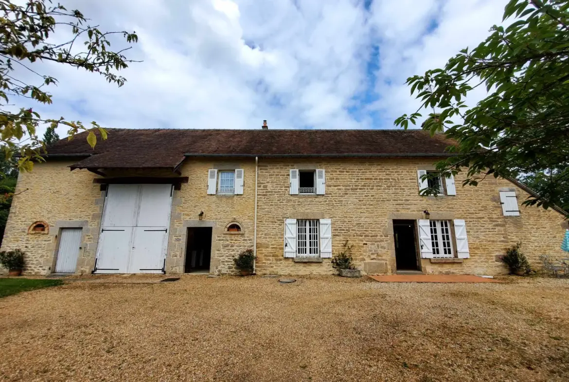 Longère spacieuse de 166 m² à Champfleur 