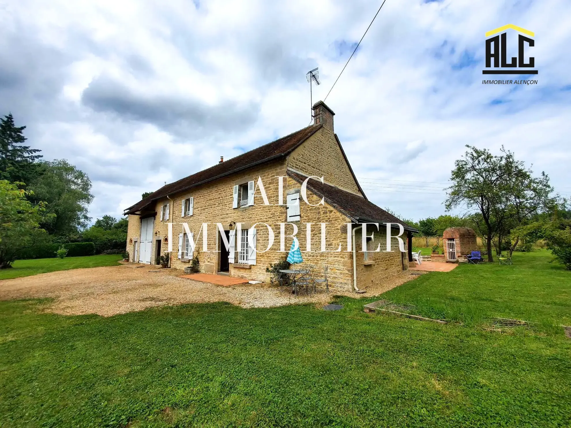 Longère spacieuse de 166 m² à Champfleur 