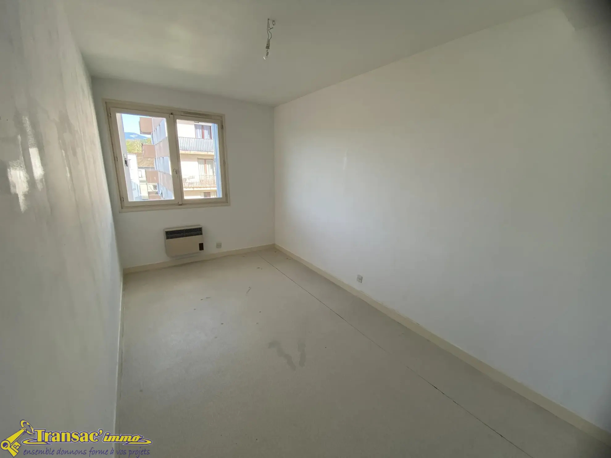 À vendre à Courpière : appartement T4 spacieux avec balcon 