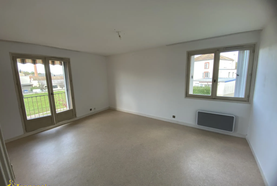 À vendre à Courpière : appartement T4 spacieux avec balcon 