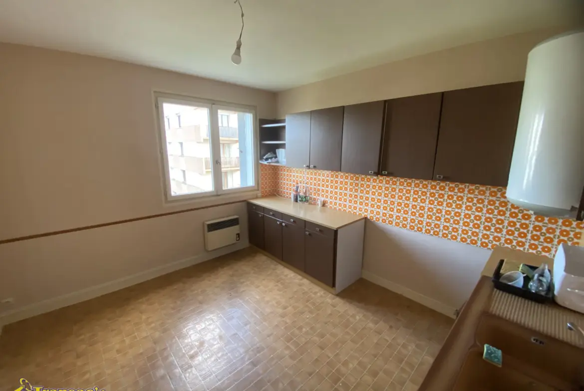 À vendre à Courpière : appartement T4 spacieux avec balcon 