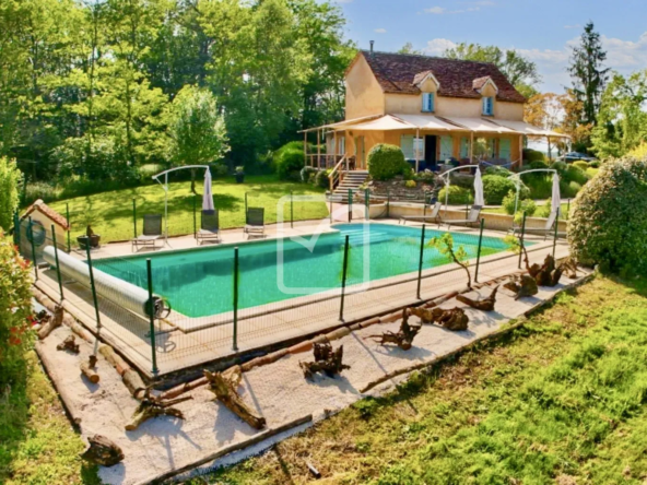 Maison familiale 4 chambres avec piscine près de Gourdon