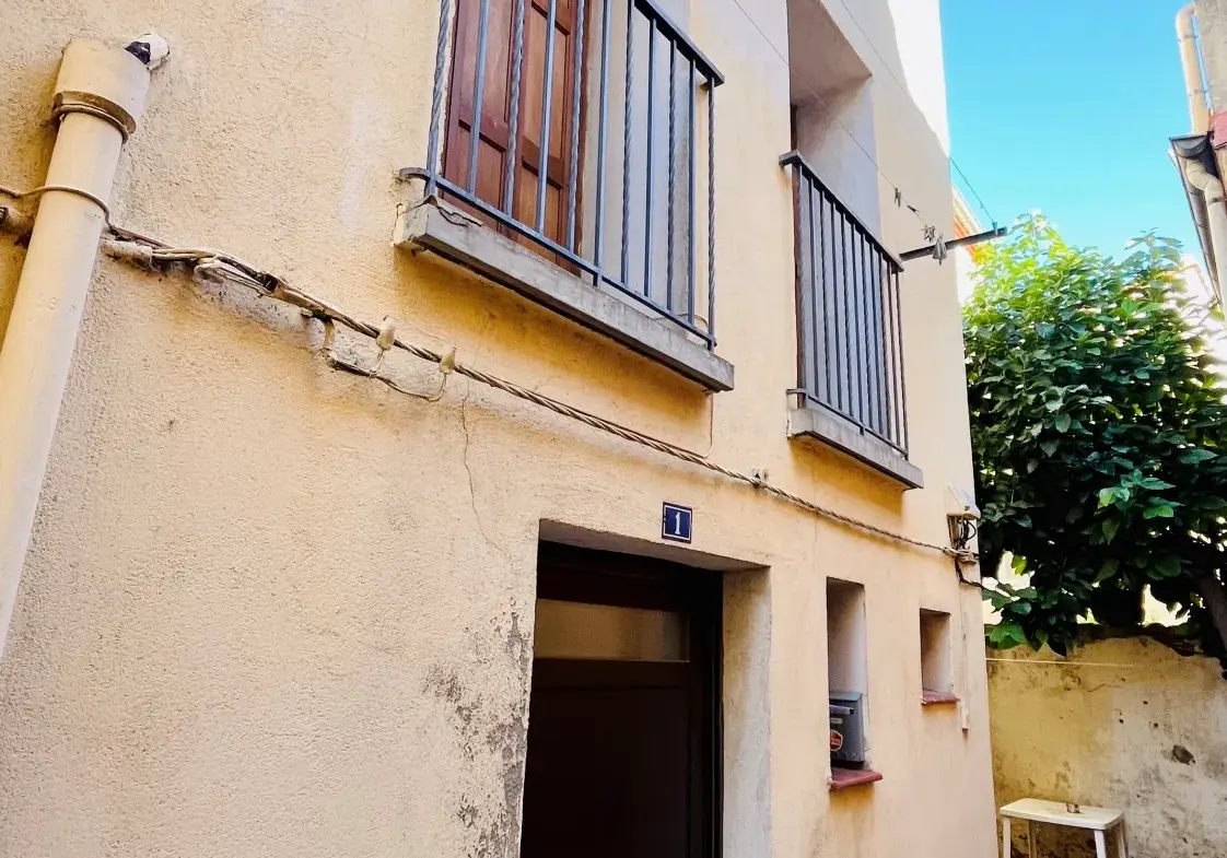 Petite Maison à Rénover avec Jardin de Loisir au Boulou 