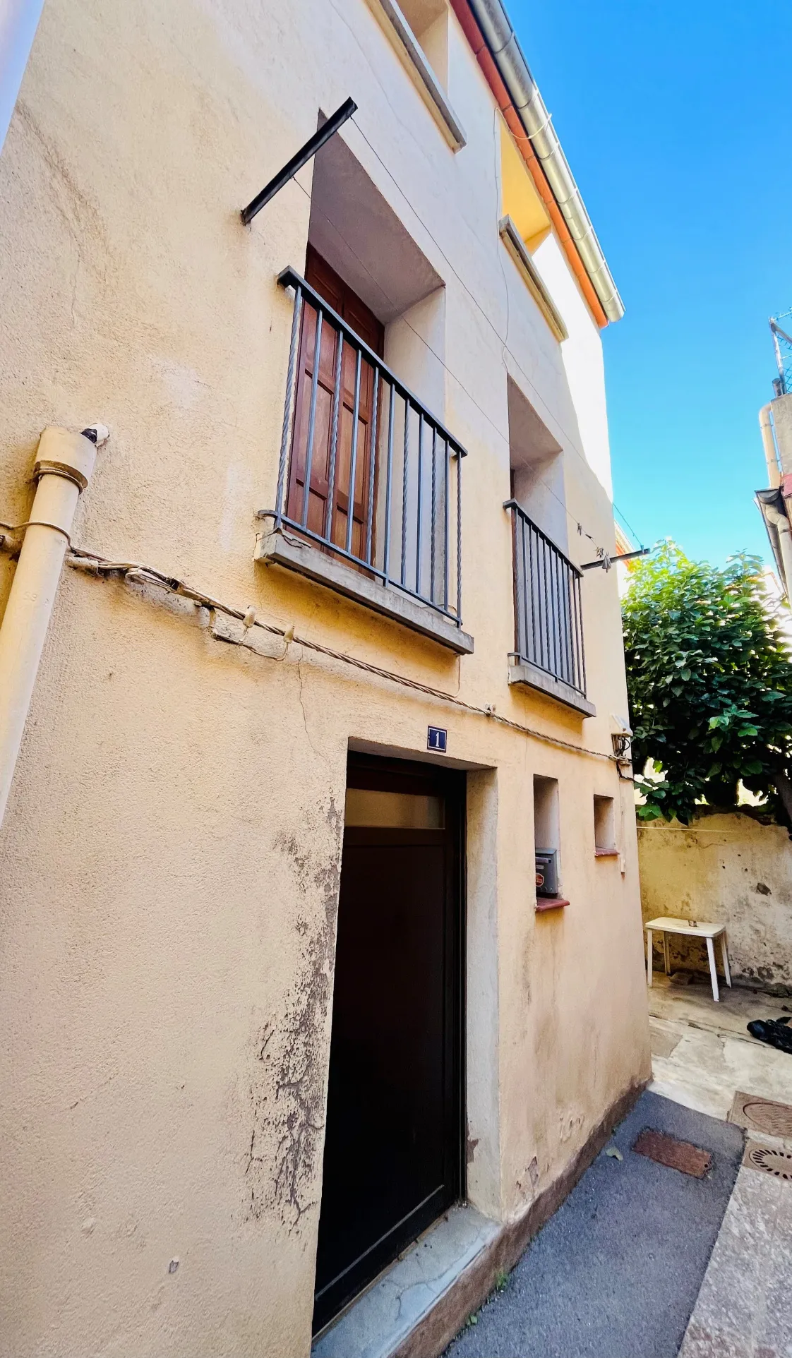 Petite Maison à Rénover avec Jardin de Loisir au Boulou 