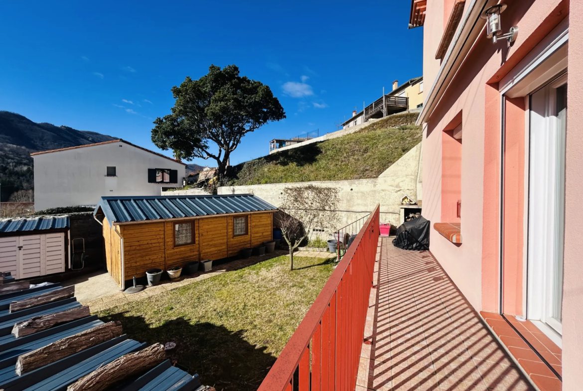 Maison spacieuse F5 à vendre à Saint-Laurent-de-Cerdans 