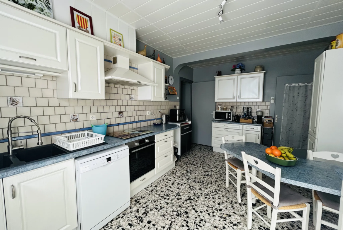 Maison spacieuse F5 à vendre à Saint-Laurent-de-Cerdans 