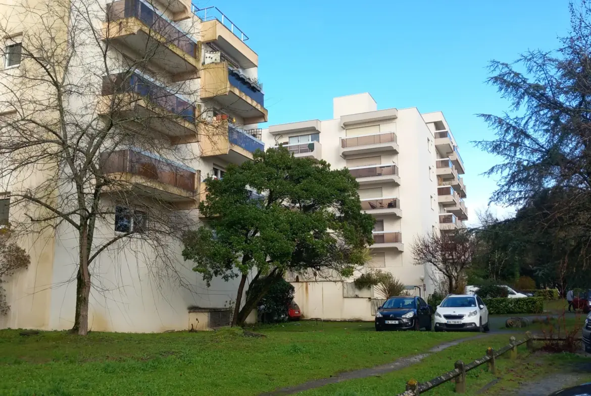 Très beau studio à vendre à Bordeaux-Caudran avec vue sur parc boisé 