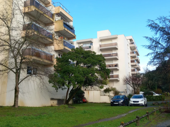 Très beau studio à vendre à Bordeaux-Caudran avec vue sur parc boisé