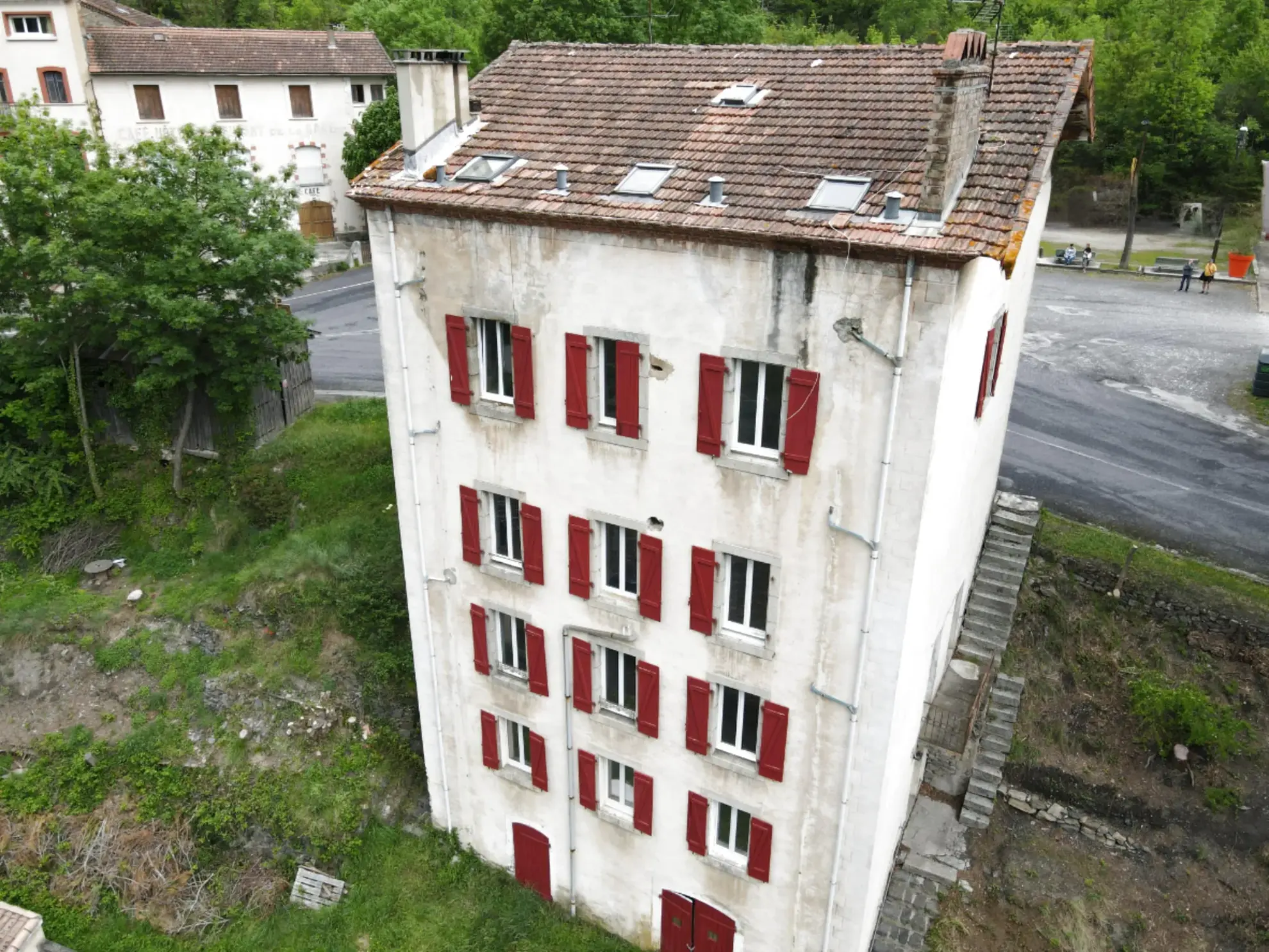 Grande maison atypique de 437 m² à Axat 