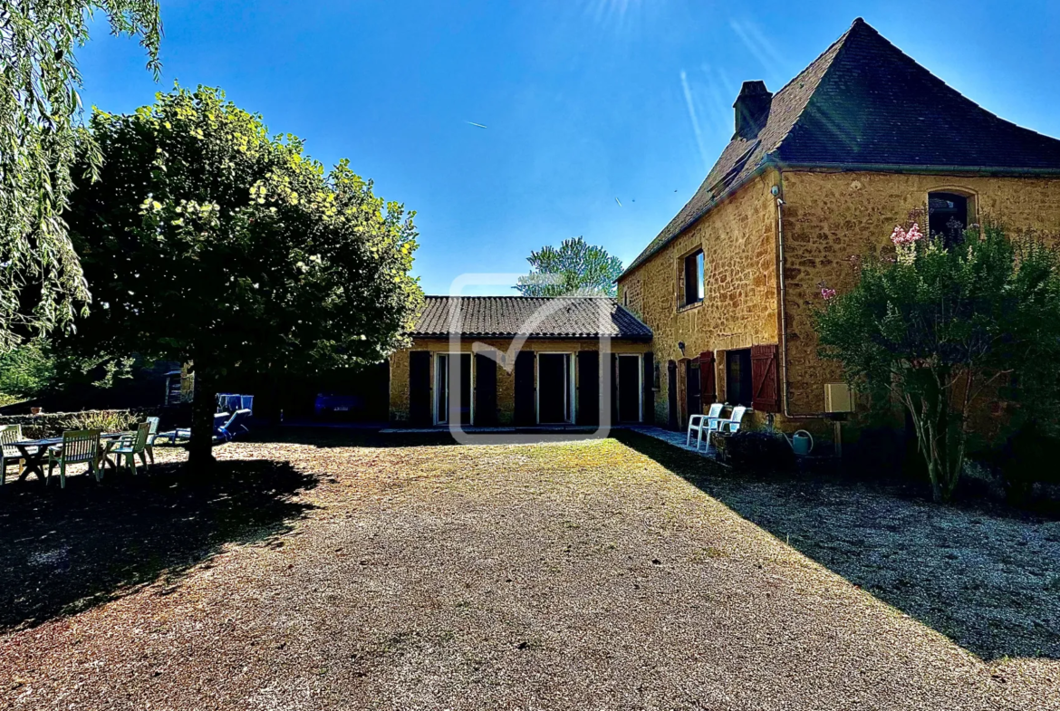 Maison en pierre avec jardin à St Cirq Madelon - Charme et Authenticité 