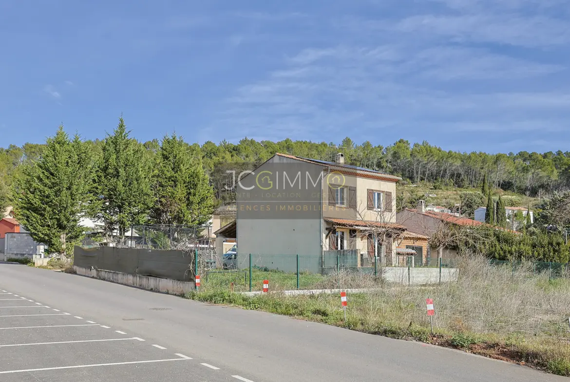 Terrain à bâtir de 400 m² à Carnoules en vente 