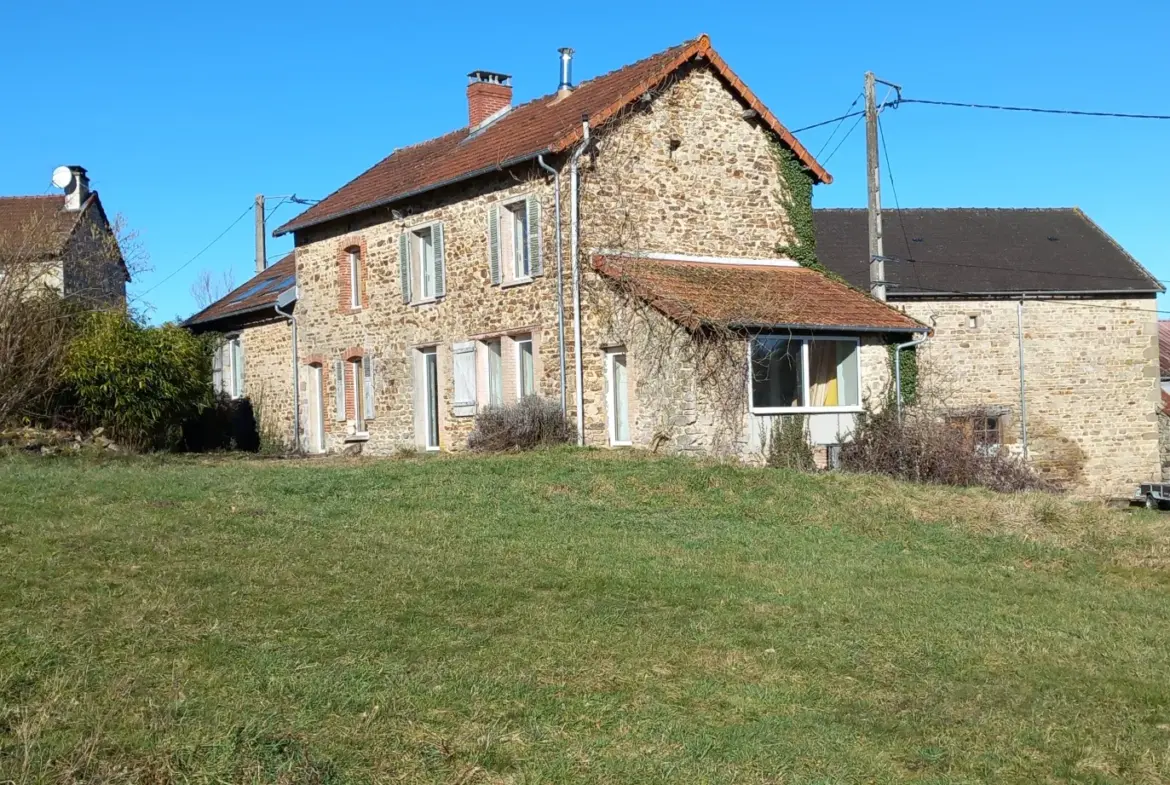 Maison indépendante en pierres à Bosmoreau-les-Mines - 146 m² à rénover 