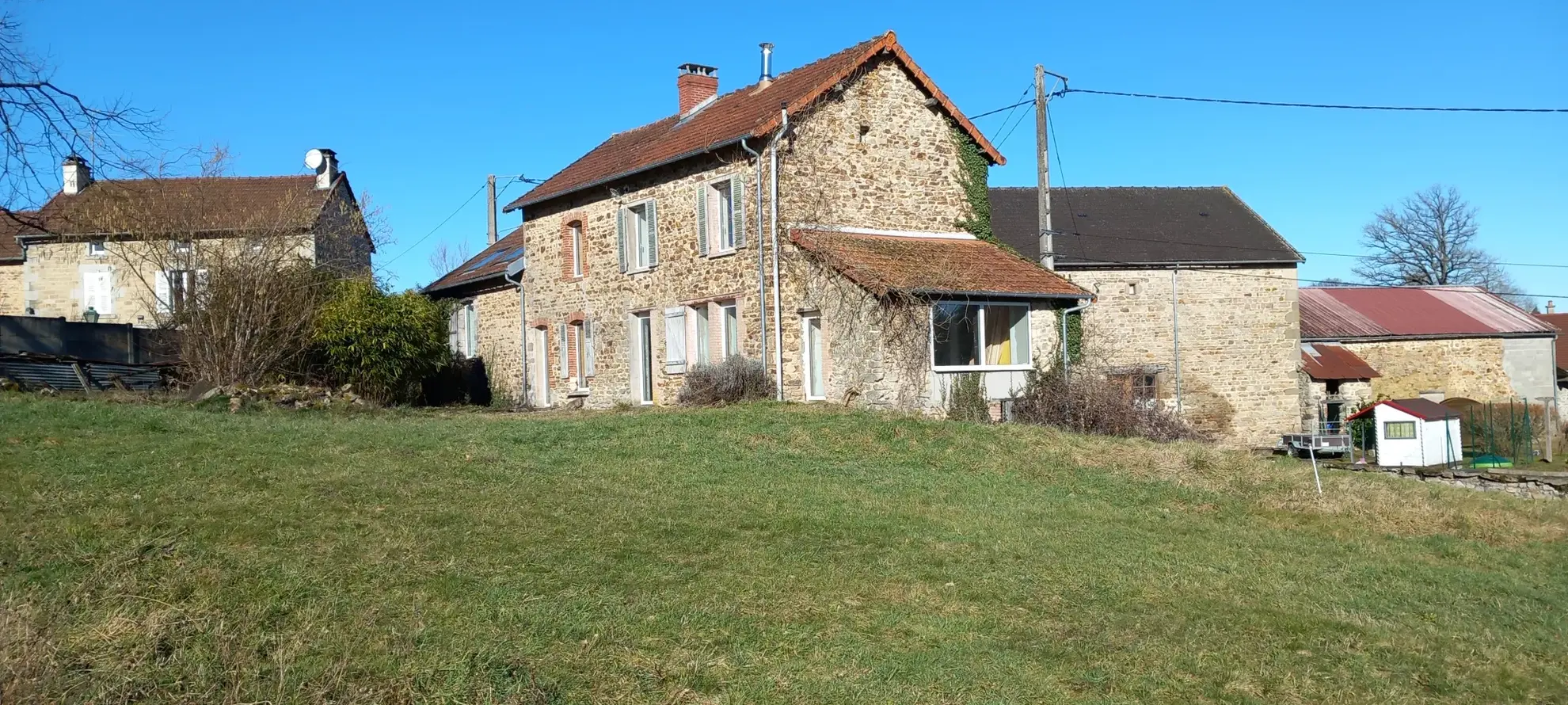 Maison indépendante en pierres à Bosmoreau-les-Mines - 146 m² à rénover 