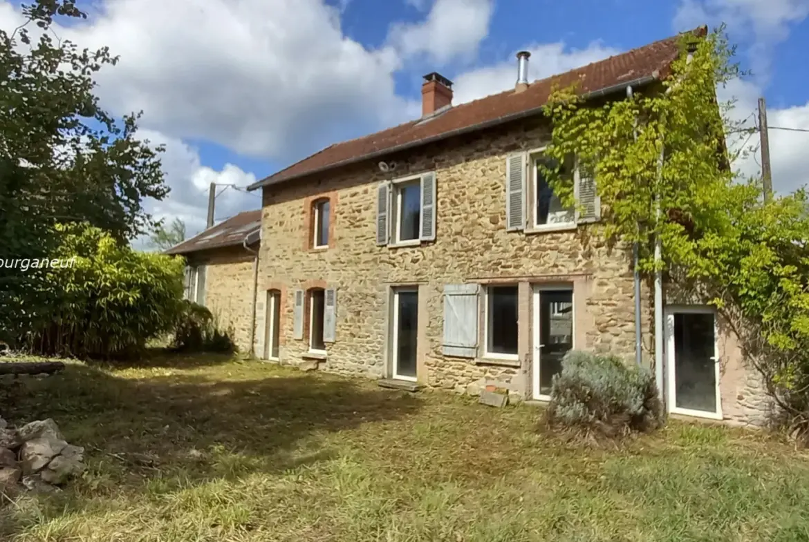 Maison indépendante en pierres à Bosmoreau-les-Mines - 146 m² à rénover 