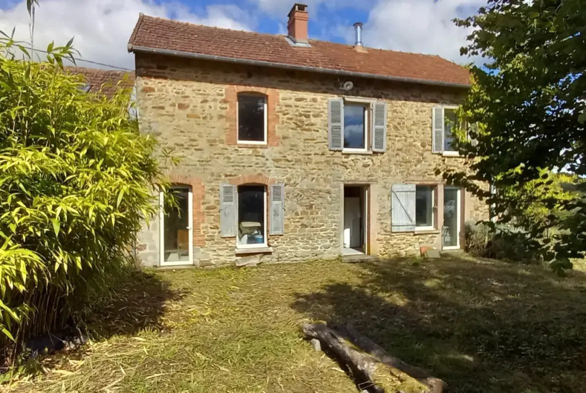 Maison indépendante en pierres à Bosmoreau-les-Mines - 146 m² à rénover 