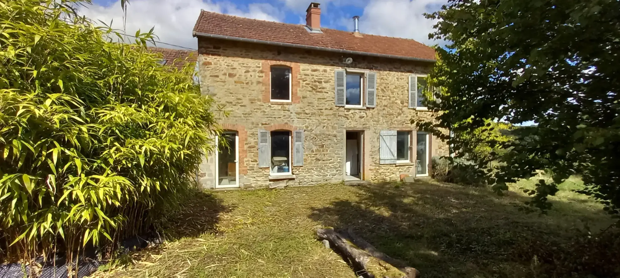 Maison indépendante en pierres à Bosmoreau-les-Mines - 146 m² à rénover 