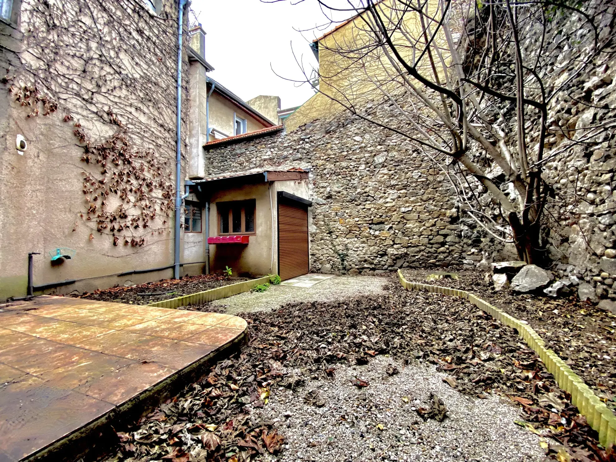 Studio en rez-de-chaussée avec terrasse à Saint-Vallier 