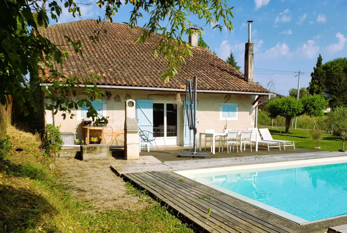 Maison lumineuse et spacieuse à Bazas avec piscine 