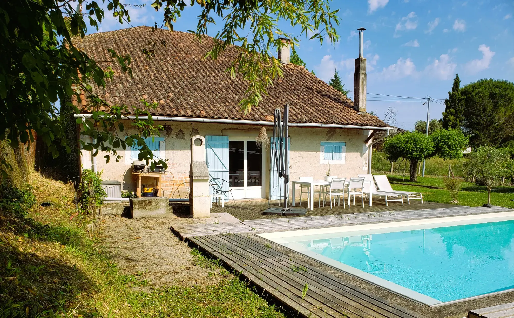 Maison lumineuse et spacieuse à Bazas avec piscine 