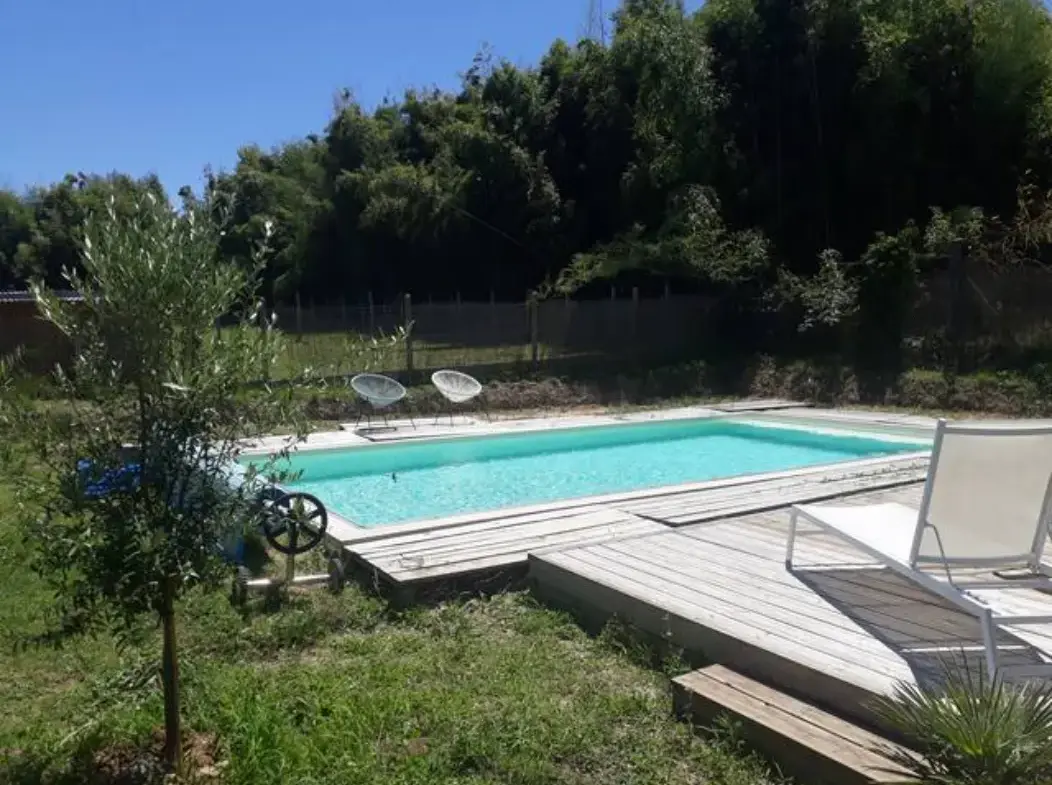 Maison lumineuse et spacieuse à Bazas avec piscine 