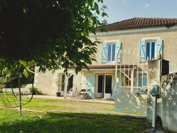 Maison lumineuse et spacieuse à Bazas avec piscine