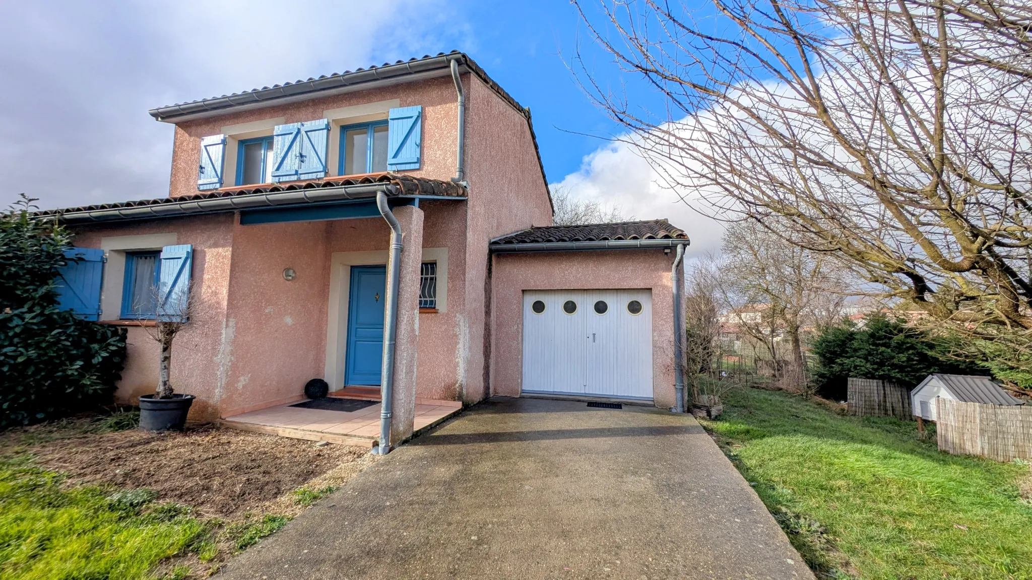 Maison mitoyenne 85 m² avec garage et jardin à Daux 