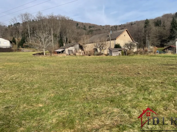 RARE À LA VENTE : Ferme Isolée avec Vue Dégagée