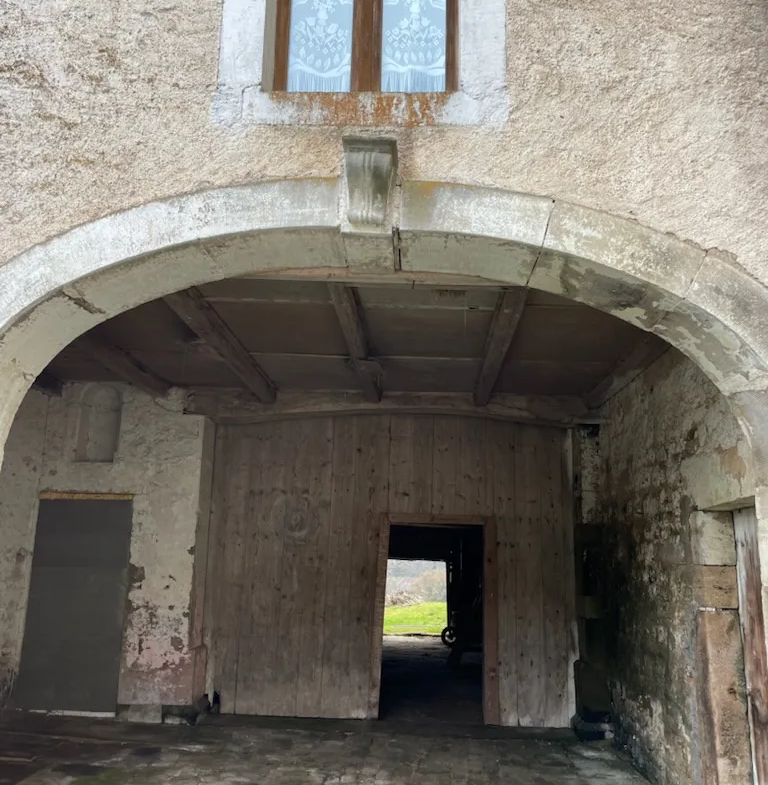 RARE À LA VENTE : Ferme Isolée avec Vue Dégagée 