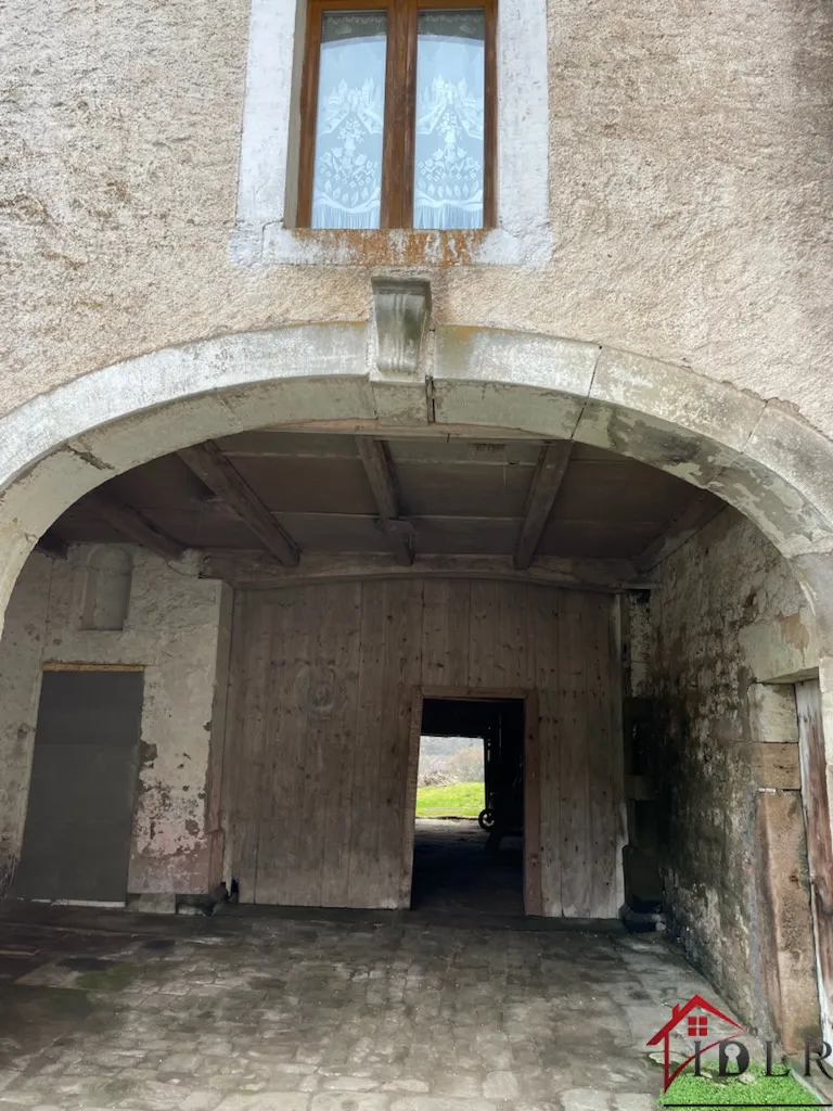 RARE À LA VENTE : Ferme Isolée avec Vue Dégagée 