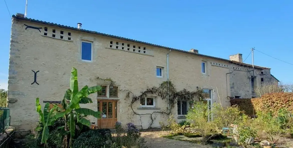 Charmante maison de campagne rénovée à vendre près de Vihiers 