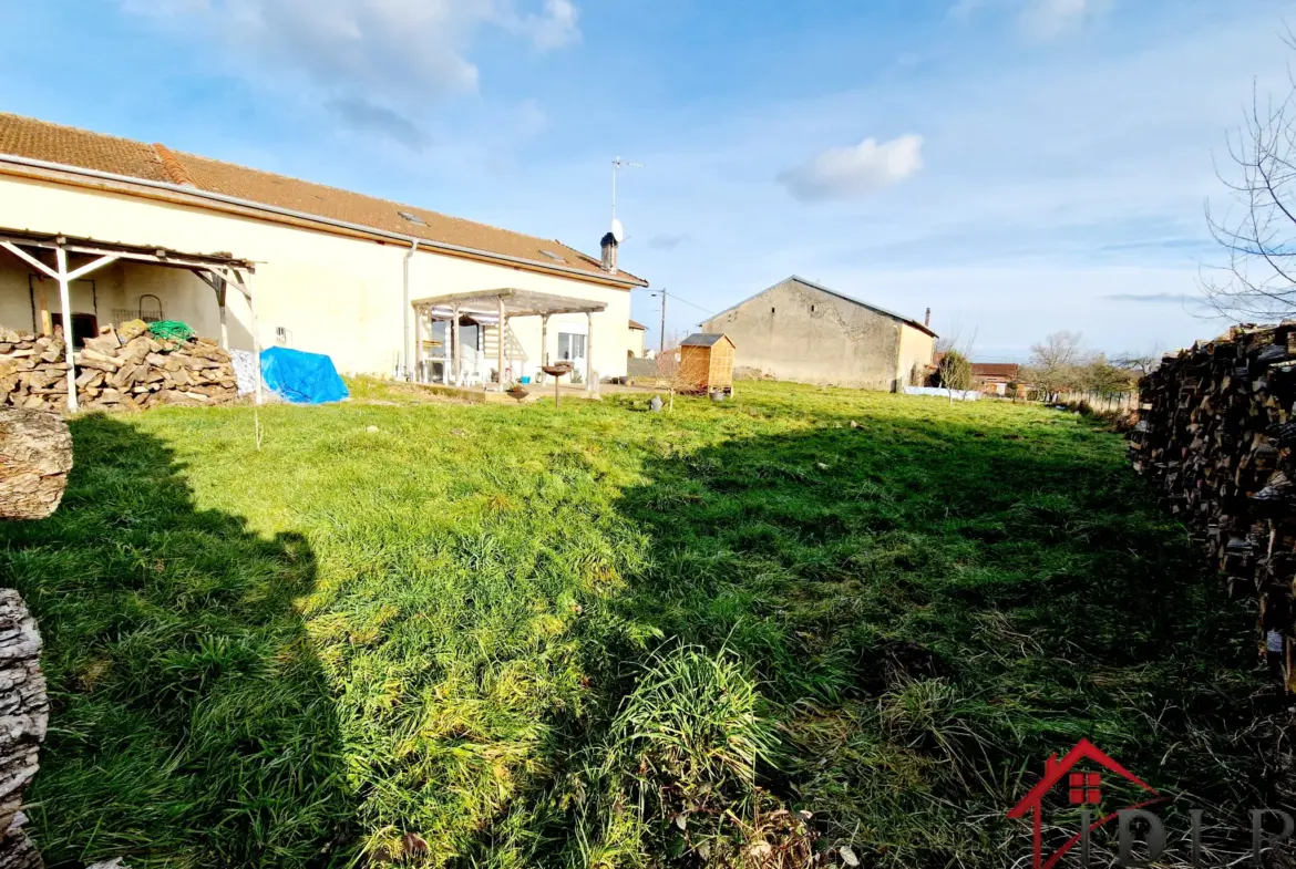 Maison à rénover de 133 m² à Passavant la Rochère sur 3795 m² de terrain 