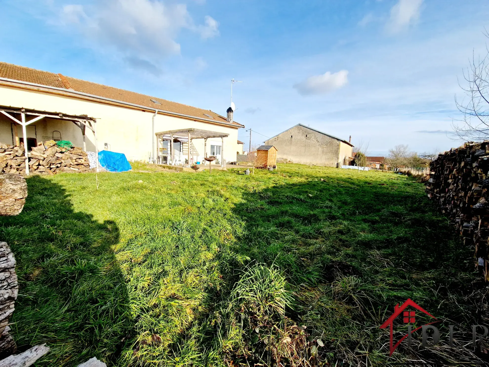 Maison à rénover de 133 m² à Passavant la Rochère sur 3795 m² de terrain 