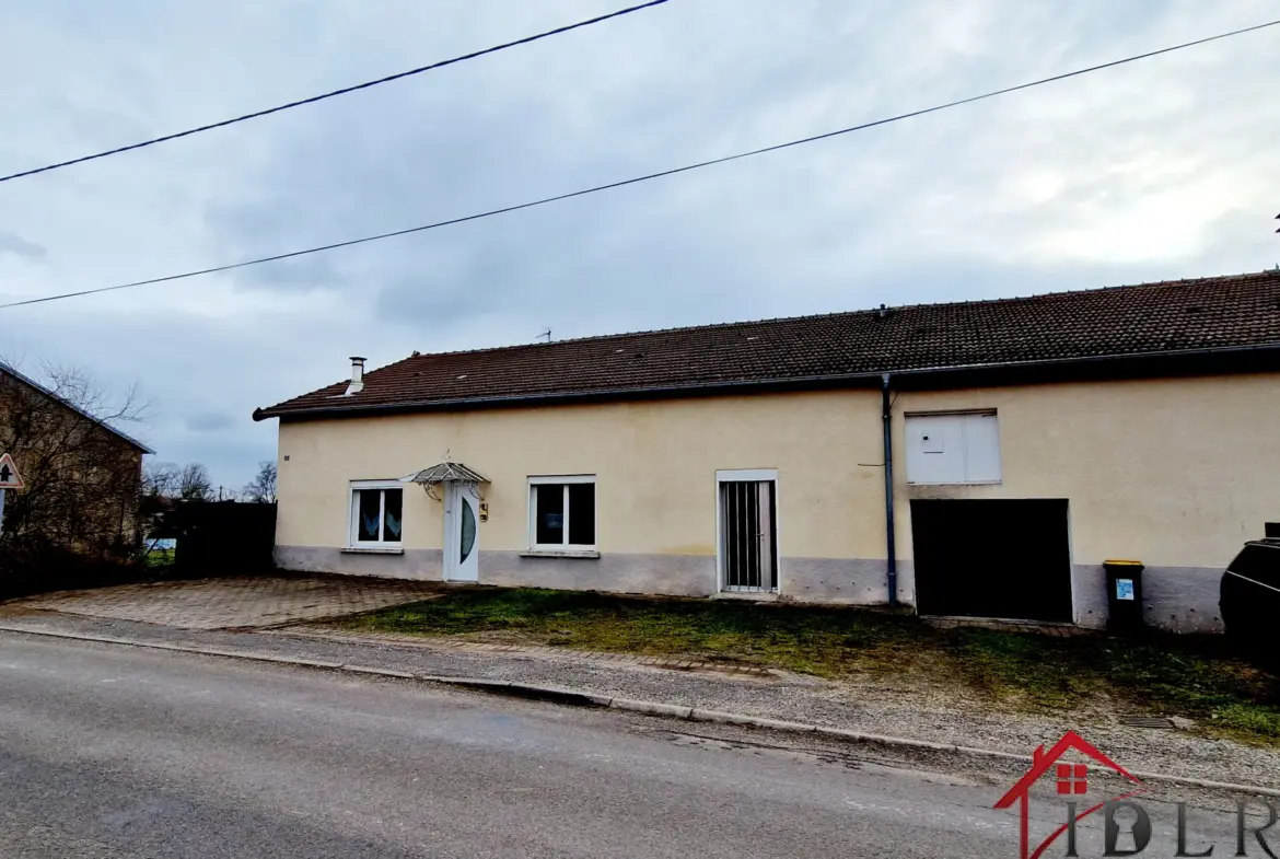 Maison à rénover de 133 m² à Passavant la Rochère sur 3795 m² de terrain 