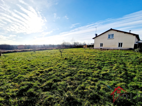 Maison à rénover de 133 m² avec grand terrain à Passavant la Rochère