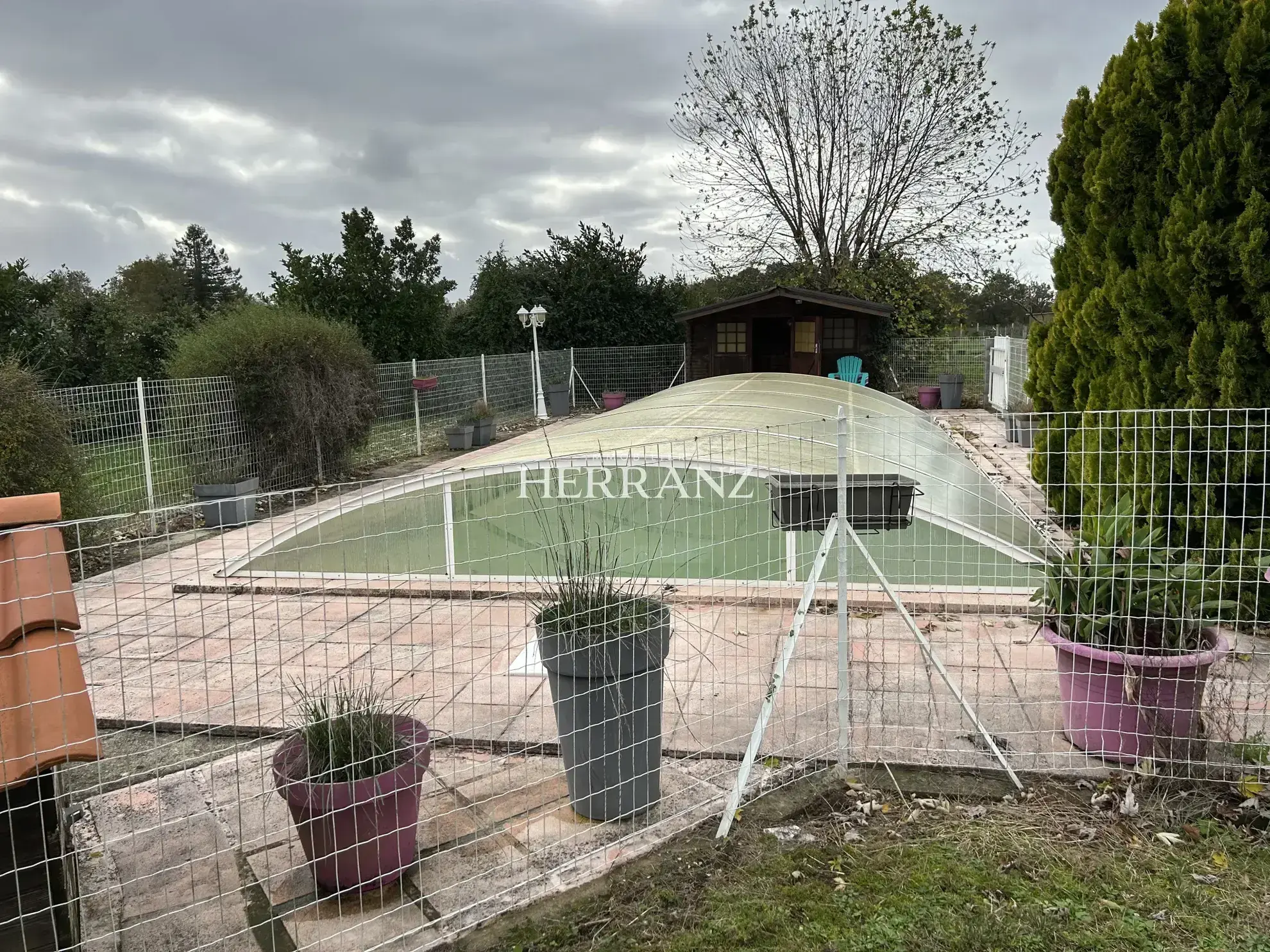 Maison familiale à Saint Denis de Pile : 4 chambres et piscine sur 6200 m² 