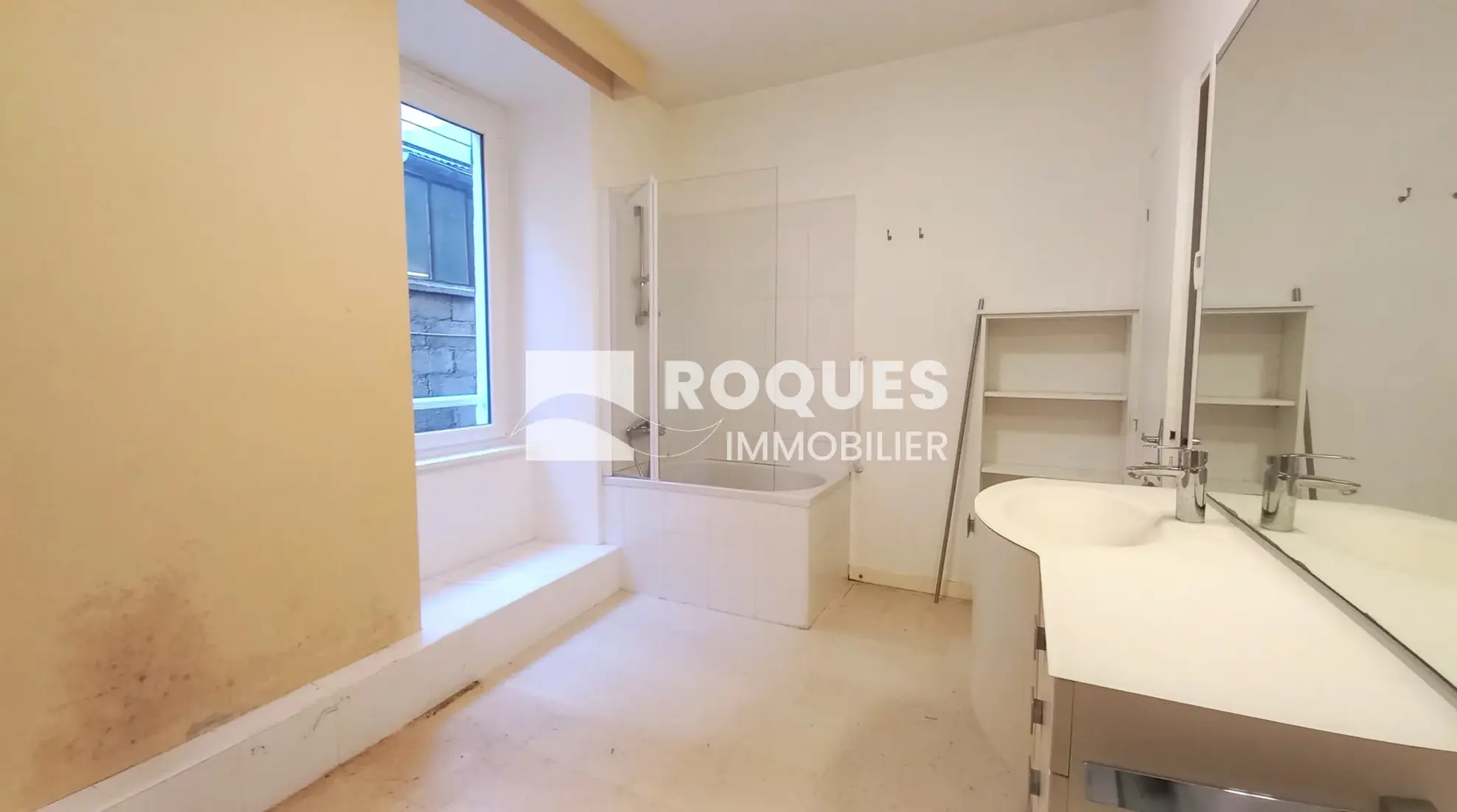 Appartement F3 1er étage avec belle terrasse à Millau 