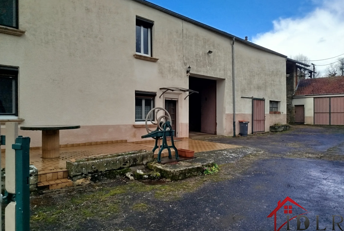 Corps de Ferme Habitable à Saint Broingt le Bois 