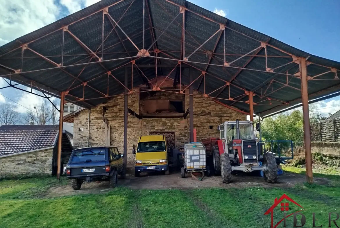 Corps de Ferme Habitable à Saint Broingt le Bois 