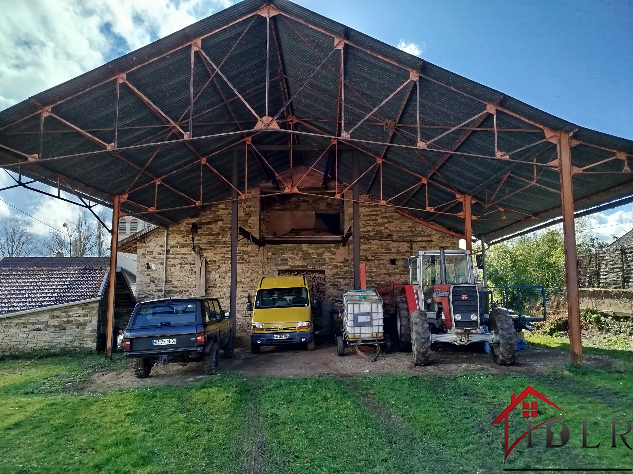 Corps de Ferme Habitable à Saint Broingt le Bois 