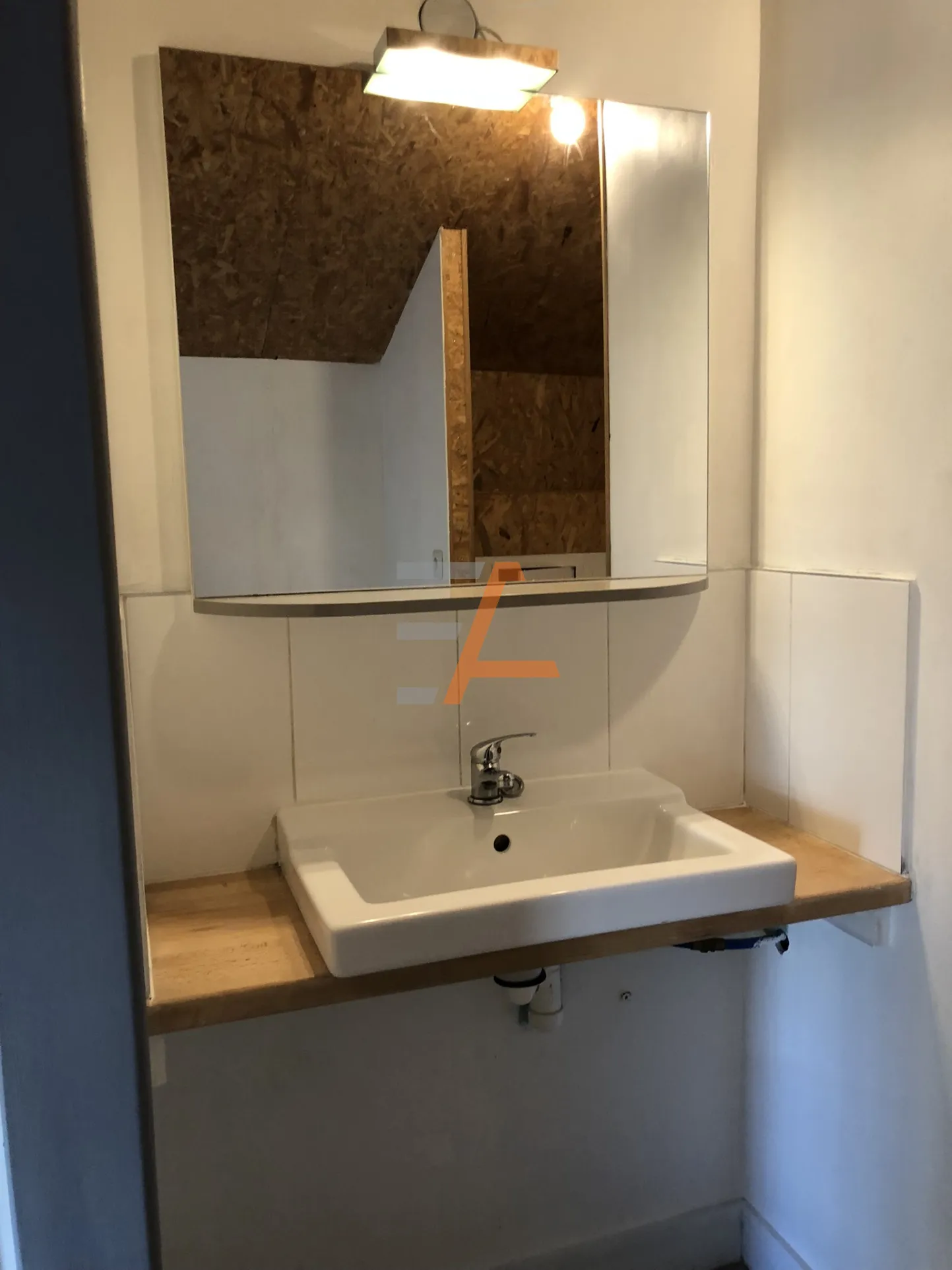 Appartement T2 lumineux à Saint-Étienne - Prêt à l'Emploi 