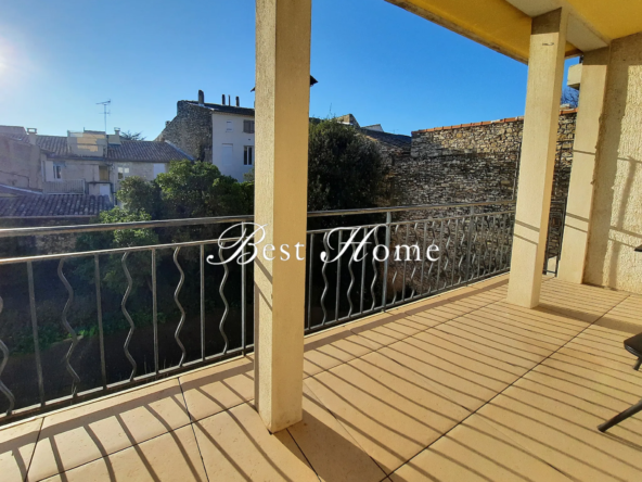 À vendre : Studio meublé avec terrasse à Nîmes Centre